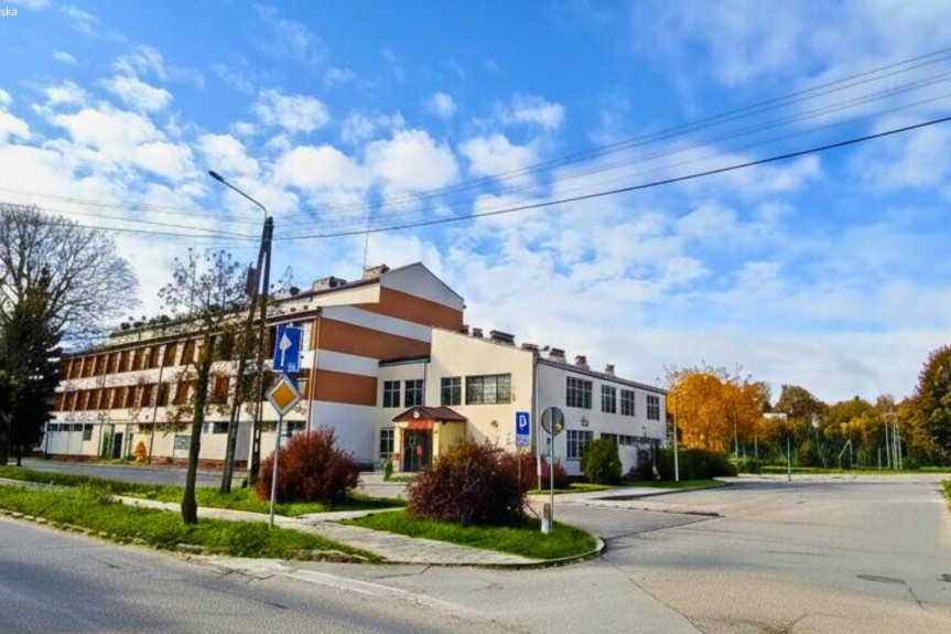 ostrowiecki, Kun&oacute;w, Warszawska, Wynajem | Budynek biurowo-usługowy | Kun&oacute;w