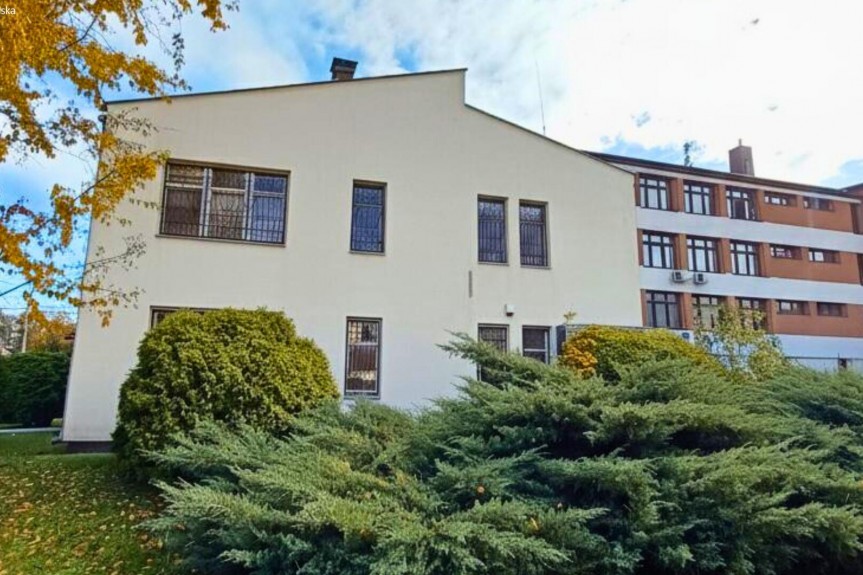 ostrowiecki, Kun&oacute;w, Warszawska, Wynajem | Budynek biurowo-usługowy | Kun&oacute;w