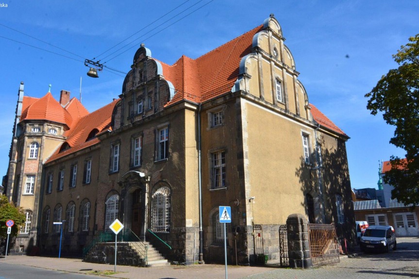 Jelenia G&oacute;ra, Pocztowa, Wynajem | Budynek biurowy | Garaż | Jelenia G&oacute;ra